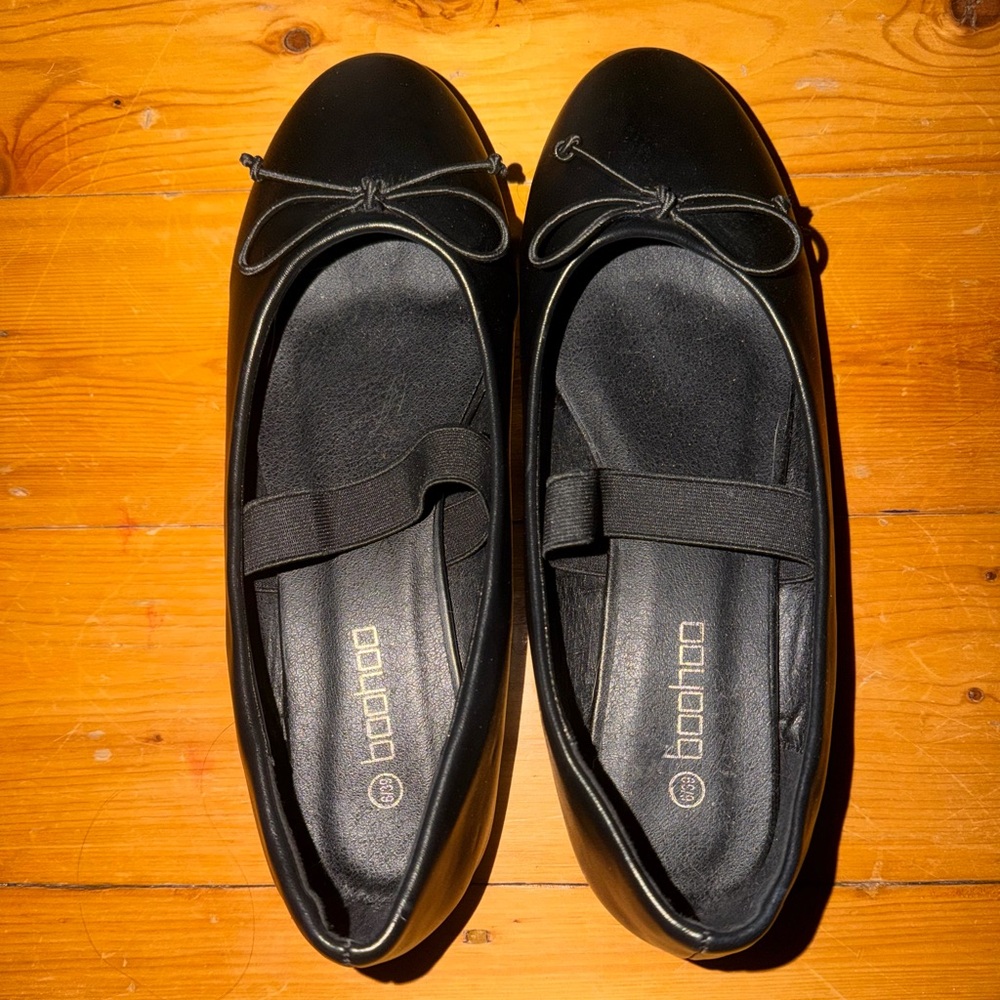 Black Boohoo Ballet Flats w/ Bow + Straps
